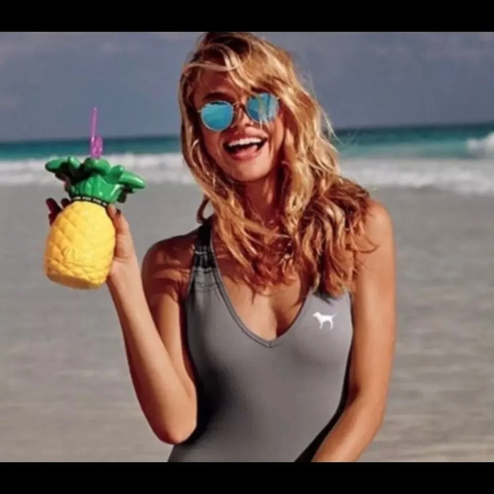 VS PINK Pineapple Pink A Colada Cup